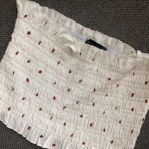 Kendall & Kylie crop top 🍓